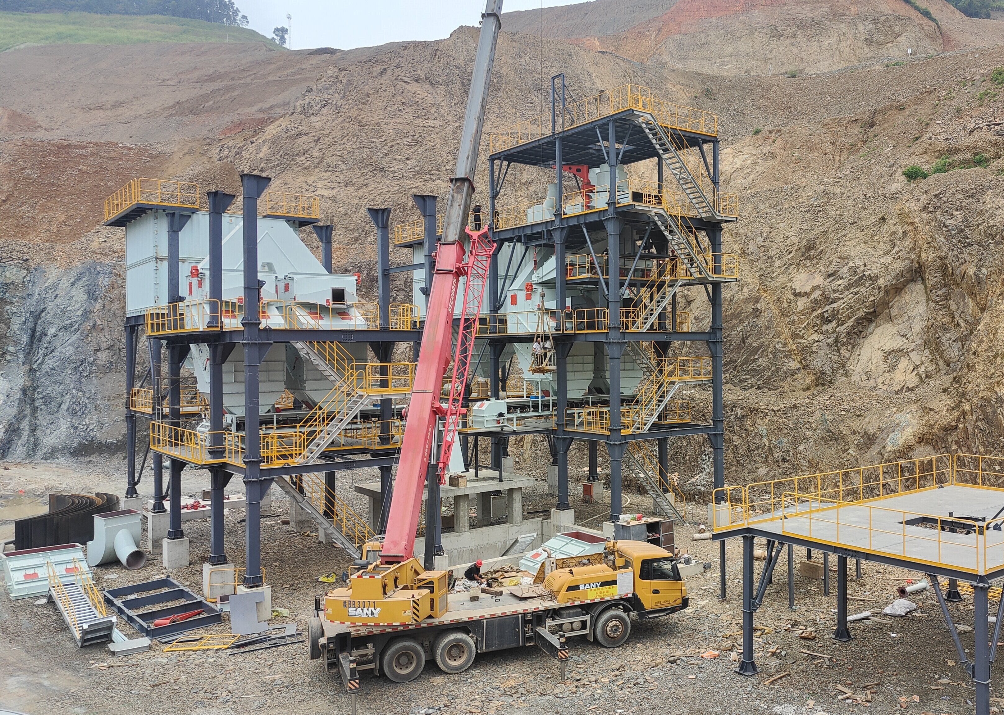 突破行業(yè)瓶頸！新型干法制砂樓實(shí)現(xiàn)配比可調(diào)、含粉率可控 引領(lǐng)綠色制砂新變革